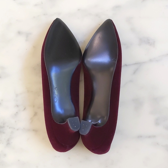 NWOT. Woman's Velour shoes. - Picture 4 of 5